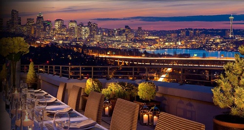Deca Hotel dinner outside